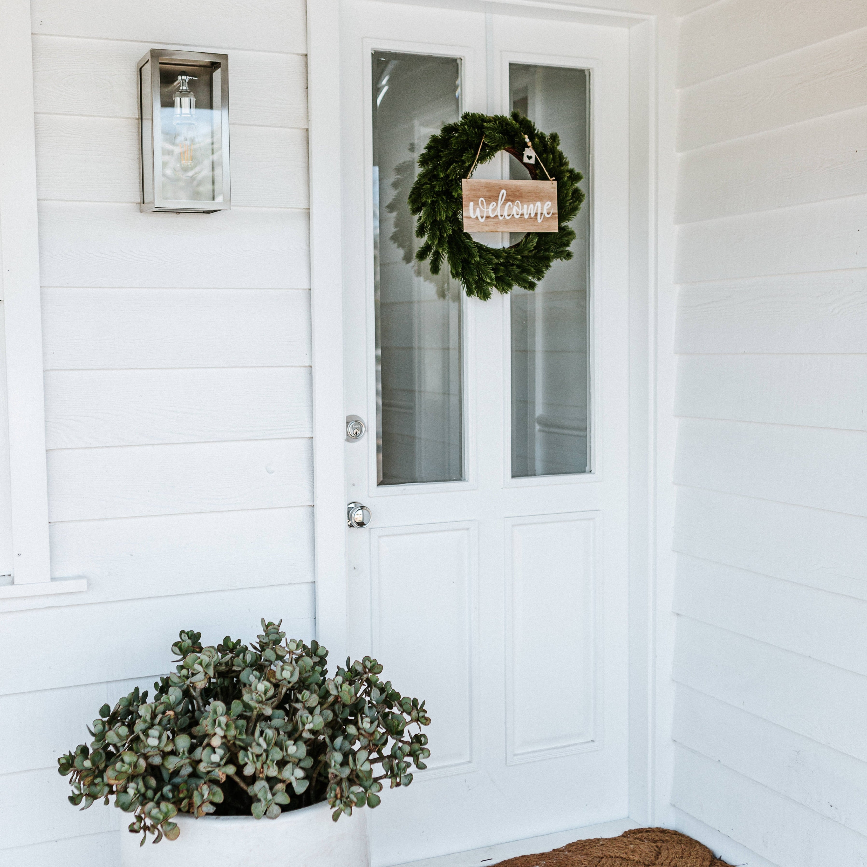 How to Choose the Right Size Wreath for Your Door